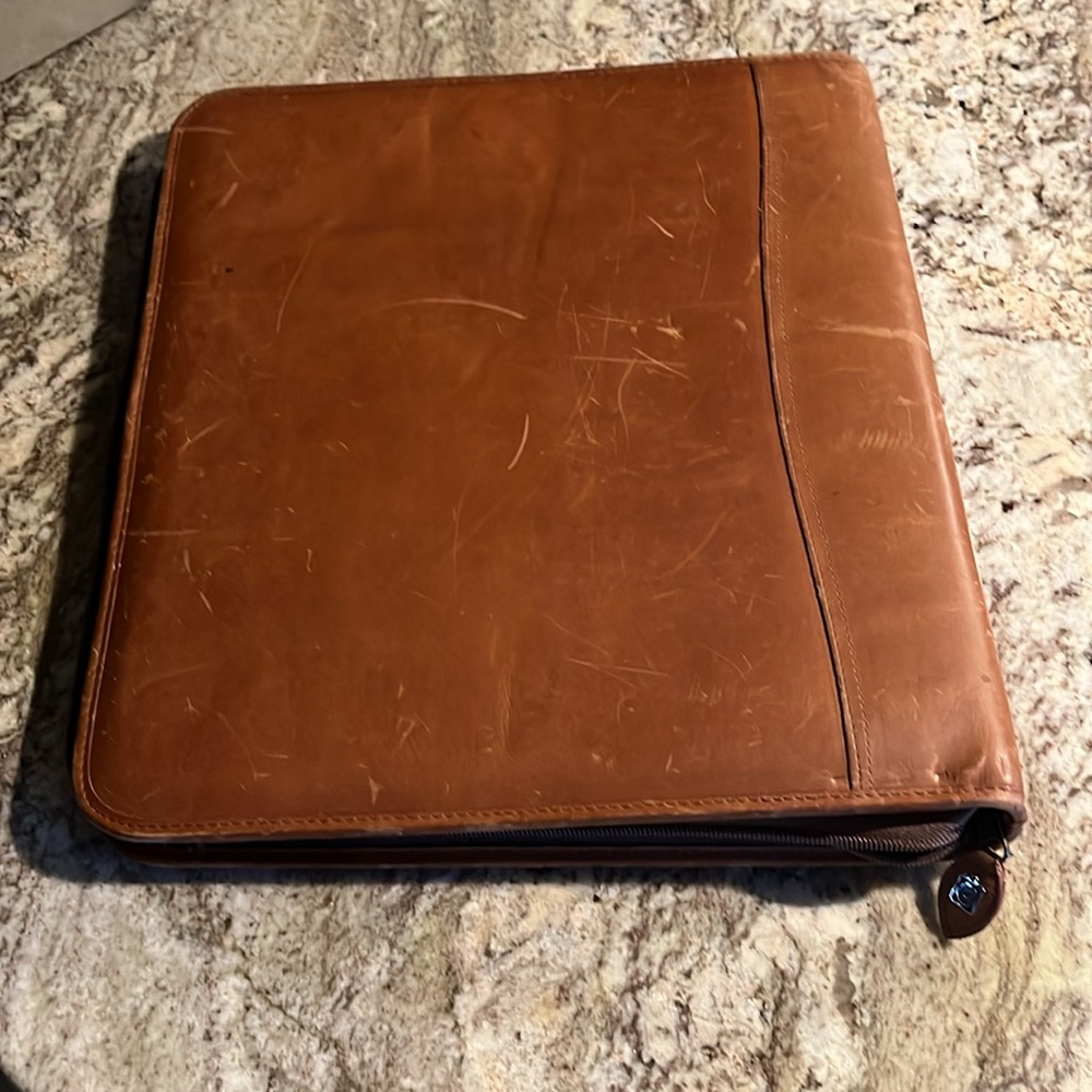 DAYTIMER Planner holds business cards, paper, so many compartments! Used - Picture 8 of 11